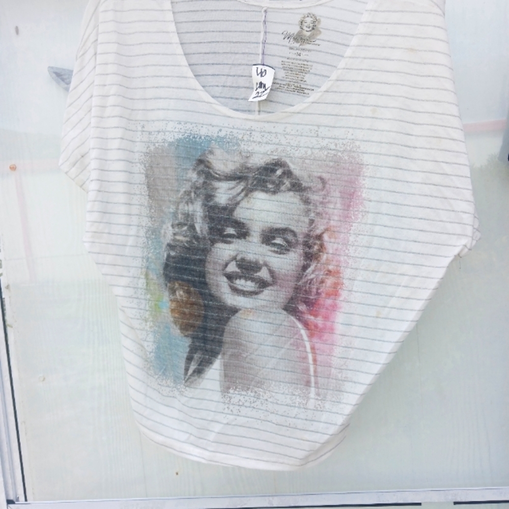 NWOT Marilyn Monroe Shirt blouse